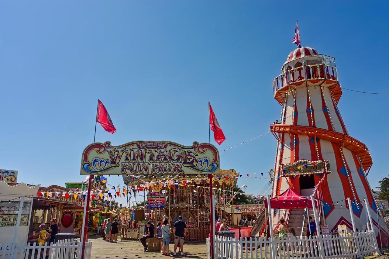 Caravan With Decking And Free Wifi At Seawick Holiday Park Ref 27214Sw Клактон-он-Си Экстерьер фото
